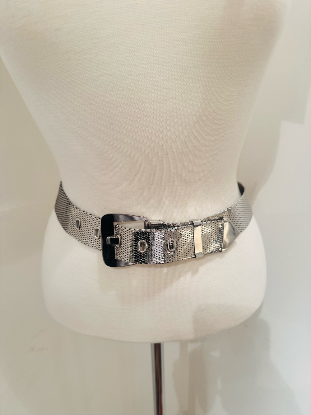 VINTAGE metal mesh silver belt. Real metal!
Circa 1980s. Size 34” long.